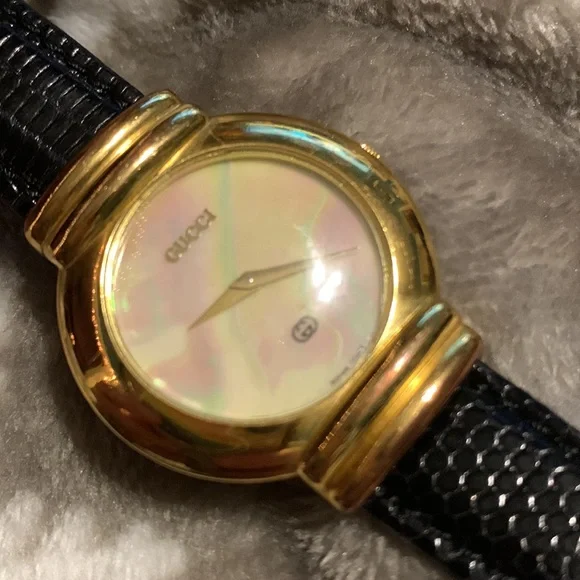 Vintage Gucci watch 5300M series excellent condition for a vintage piece